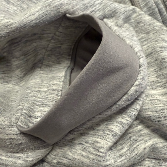 ATHLETA ZIP Up Hooded Jacket. Size Medium. Good Preloved. - Picture 6 of 10